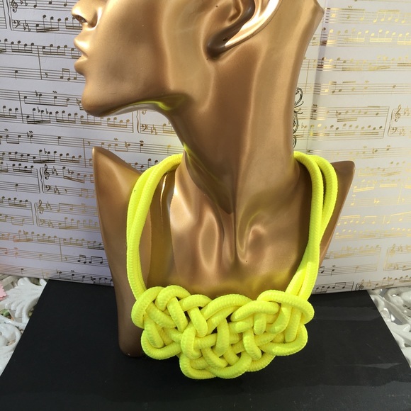 Yellow bib necklace - Picture 2 of 7